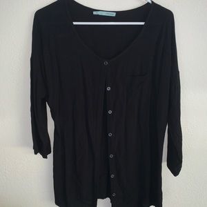 Mid sleeve black top